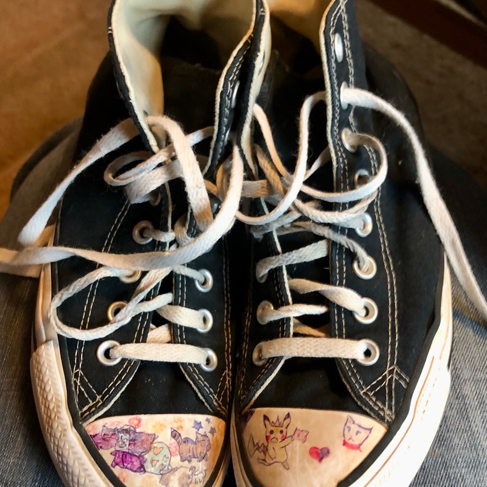 Converse All Star Chuck Taylor classic high tops in size 6.5 men’s 8.5 women’s